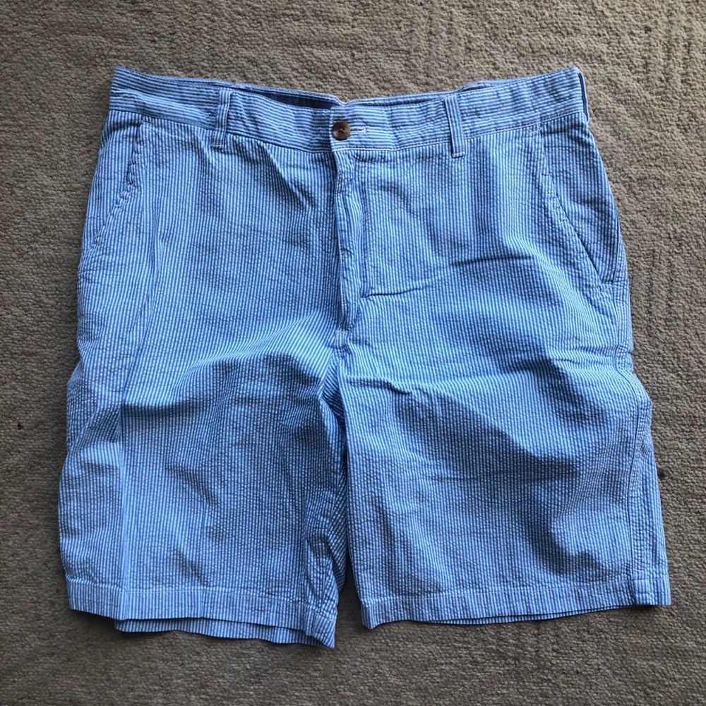 Izod men’s shorts. Blue and white seersucker material. Size 36.